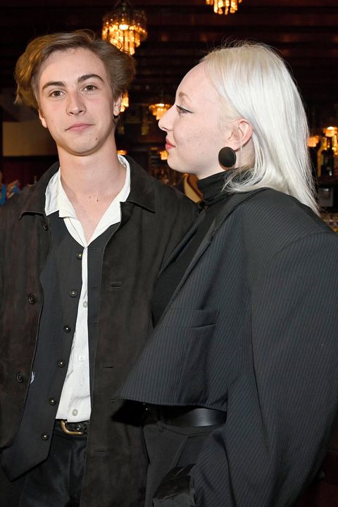 Po rozchodu se seriálovou kolegyní ukázal syn Vlasákové a Dolanského novou slečnu: Do kina vyrazil s touhle blondýnkou