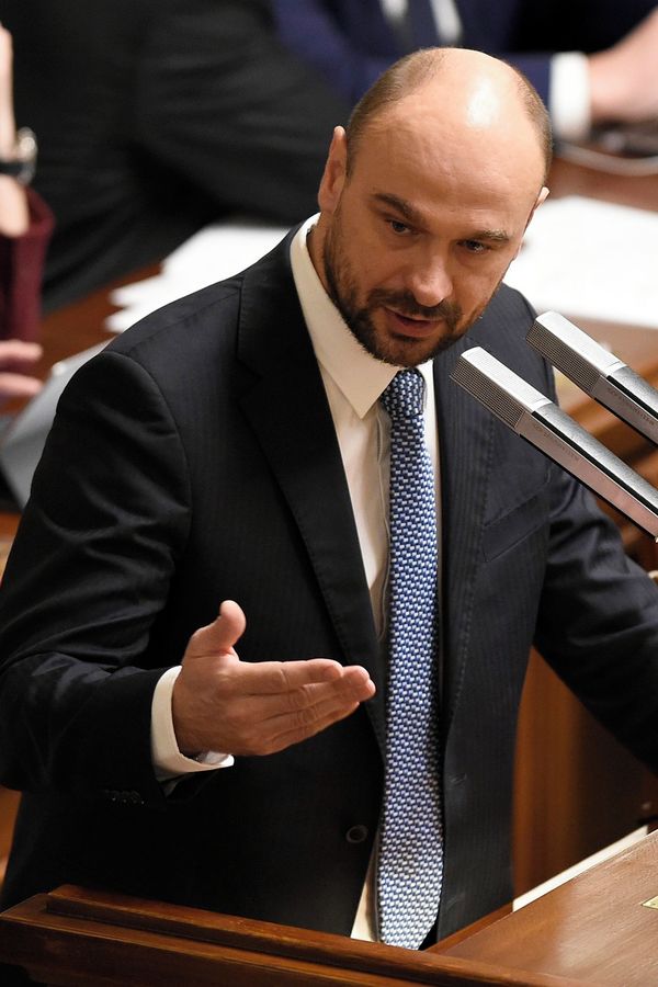 Ze Sněmovny se omluvil z pracovních důvodů a vyrazil na hokej: Poslance ANO už tepe opozice, Jurečka to nevydržel - fotka 1/1