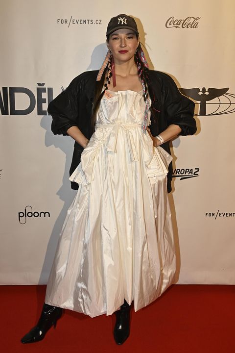 Berenika Kohoutová na Anděly recyklovala šaty ze Lvů: Tentokrát se ale pěkně vyřádila! Která verze jí sluší víc? 