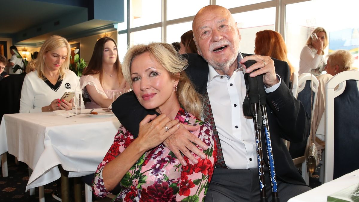 Prasklý vřed, kolapsy i operace srdce. Legendární Václav Hybš (†90) měl víc životů než kočka