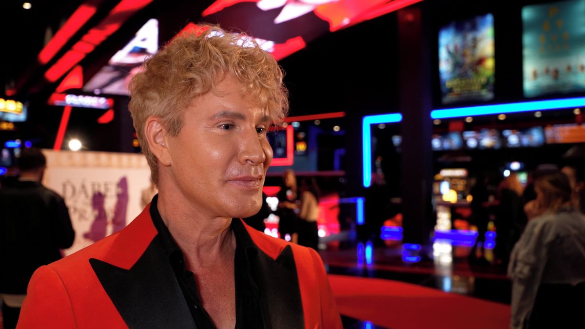 Ve společnosti se ukázal po roce a po plastice obličeje: Českého Kena lidé nepoznávali