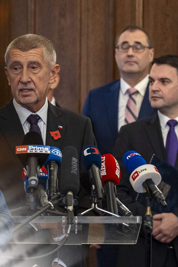 Glosa: Vyšli jsme z toho jako paka! Babiš, Macinka a další ostrouhali a jsou k smíchu - fotka 1/1