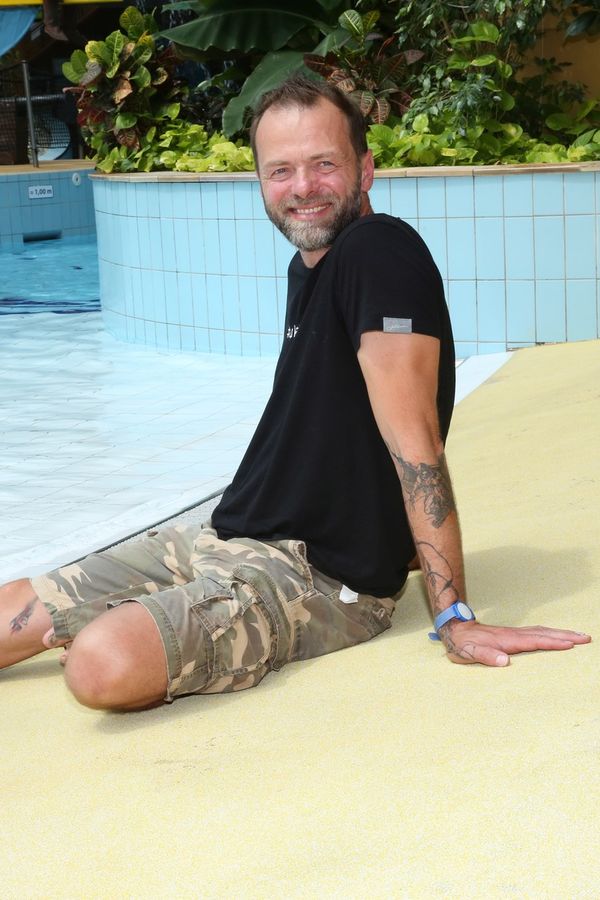 Lukáš Langmajer vzal rodinu na Krk a nakrkl fanoušky: Zhádali se tak, že musela zasáhnout jeho žena. Poprvé promluvila - fotka 1/1