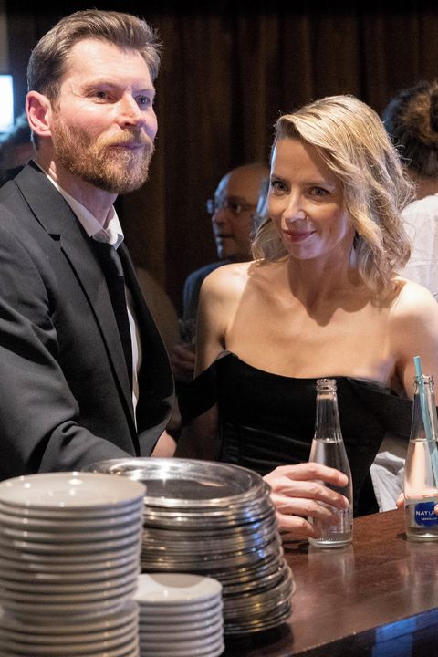 Noční odchody z kina: David Švehlík vyvedl nádhernou manželku. Zázrak, že jí nevypadla prsa! A Matáskovi na skútru