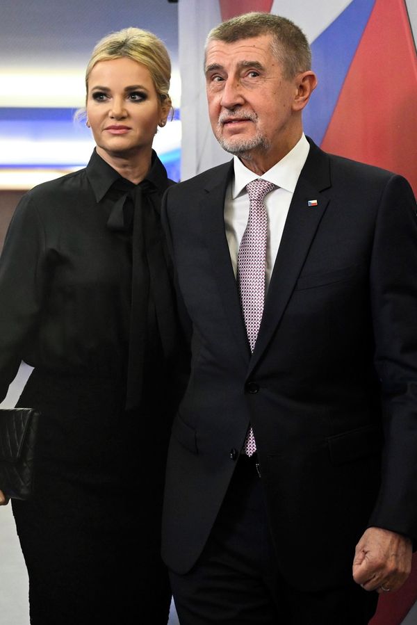 Andrej Babiš rozparádil fanoušky harmonickou rodinnou fotkou. Jaké divadlo pro blbce, ozývá se ovšem také - fotka 1/1