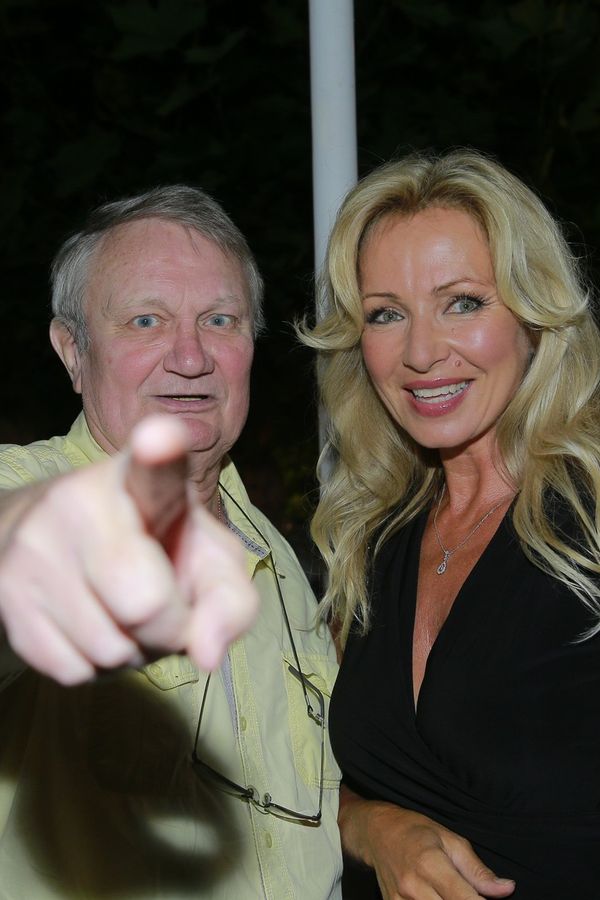Kateřina Brožová vyrazila do sanatoria za legendárním režisérem: Slavili nejen milovníci Pojišťovny štěstí - fotka 1/1