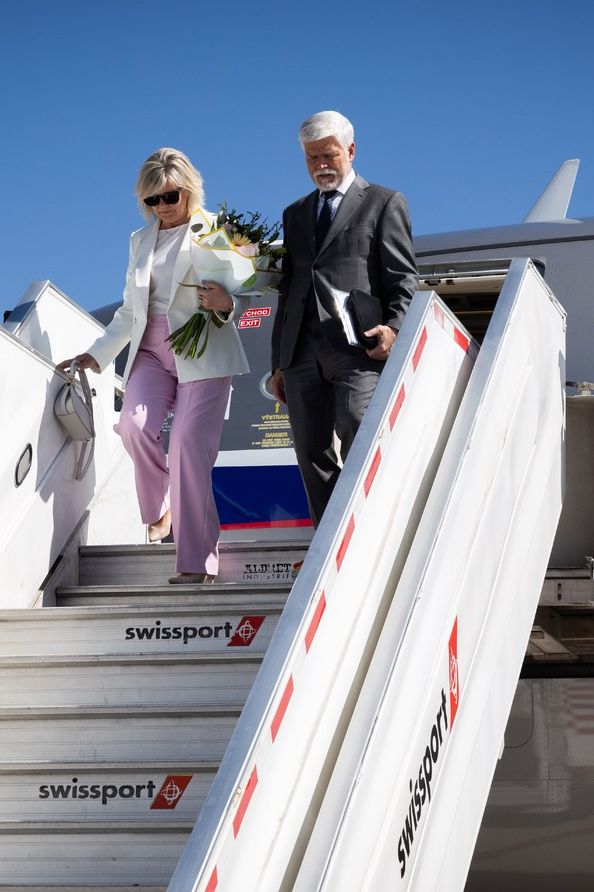 Eva Pavlová zazářila v Latinské Americe: Vsadila na trendy růžovou i oblíbenou modrou. Vytkli jí jedinou věc - fotka 1/1