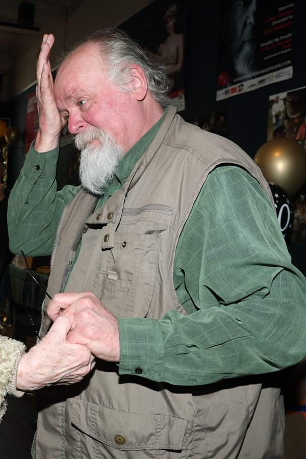 Igor Bareš (60) v šoku na oslavě svých utajených narozenin: Rozplakala ho Iva Janžurová a další gratulanti - fotka 1/1