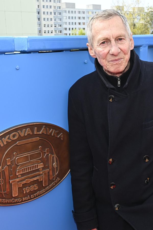 Pamatujete si Otíka z Vesničko má středisková? Je mu 70 let a takhle teď vypadá - fotka 1/1