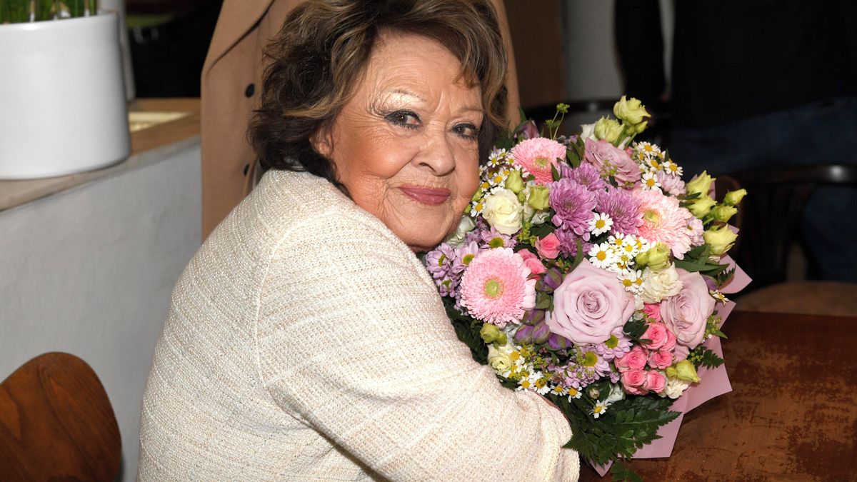 Někdo je dobrý v divadle, jiný ve filmu nebo estrádě. Ona ve všem. Jiřina Bohdalová slaví 95