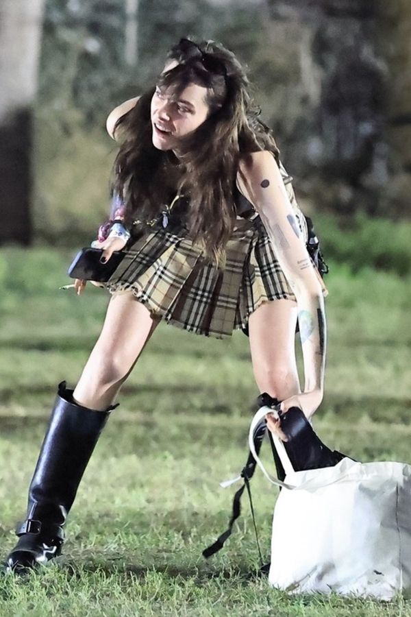 Poznáte slavnou britskou modelku? 4 roky abstinuje, na festivaly ale chodí dál. Sbalit se nalehko pořád neumí - fotka 1/1