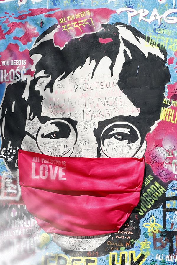 Glosa: Babiši, až do Česka zase dorazí smrtící vir, mám zalézt do sklepa, nebo si uvařit čaj s rumem? - fotka 1/1