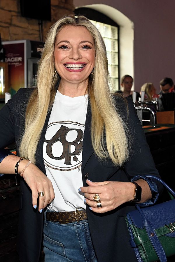 Borhyová jako zajíček neměla chybu: Urostlý fešák po jejím boku ji však trumfl. S takovým by trénovala každá - fotka 1/1