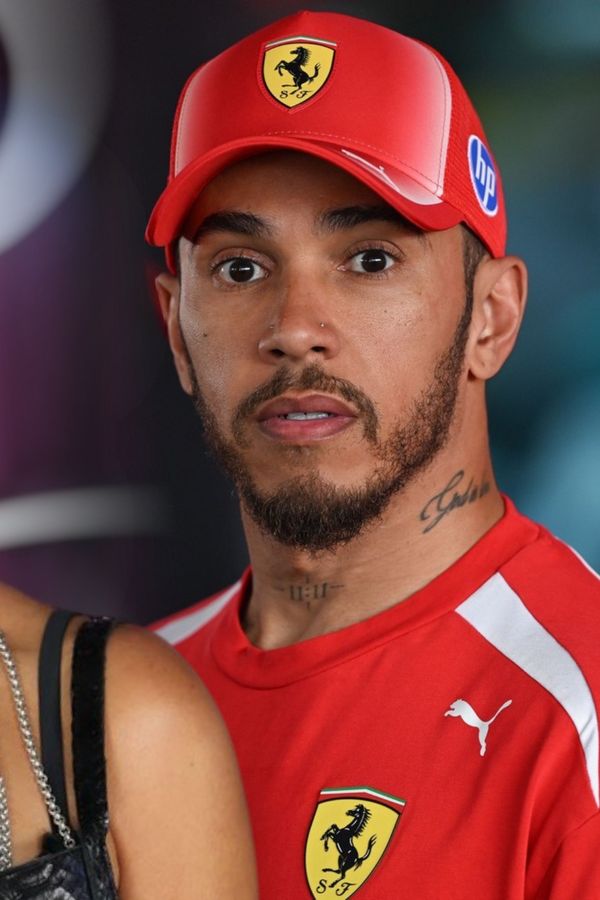 Už se neskrývají: Lewis Hamilton potvrdil vztah s Kim Kardashian. A to způsobem hodným závodníka - fotka 1/1