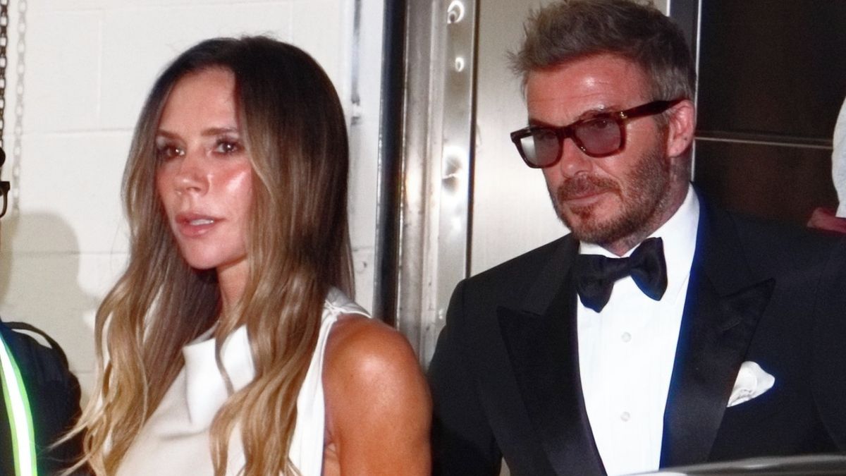 Komička na galavečeru před všemi vyzvala Victorii Beckham, ať se víc směje: Kamery zachytily její reakci