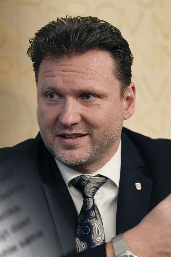 Glosa: Po Turkovi by se měl omluvit taky Vondráček. Pitomosti běžně plácají už i Babišovy ovce - fotka 1/1