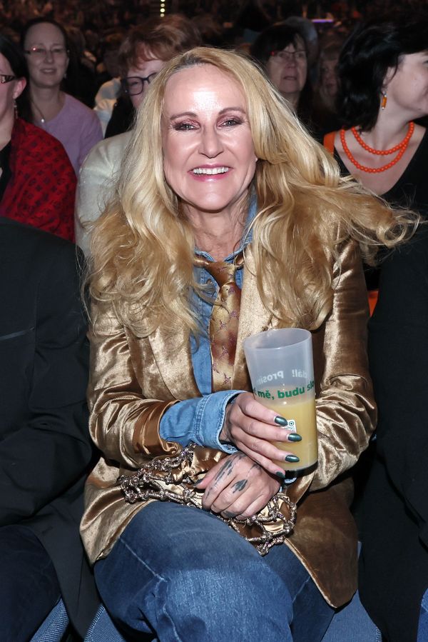 Vendula Pizingerová se vyfotila s úsměvem od ucha k uchu s mrtvým zvířetem. Její sledující jsou v šoku! - fotka 1/1