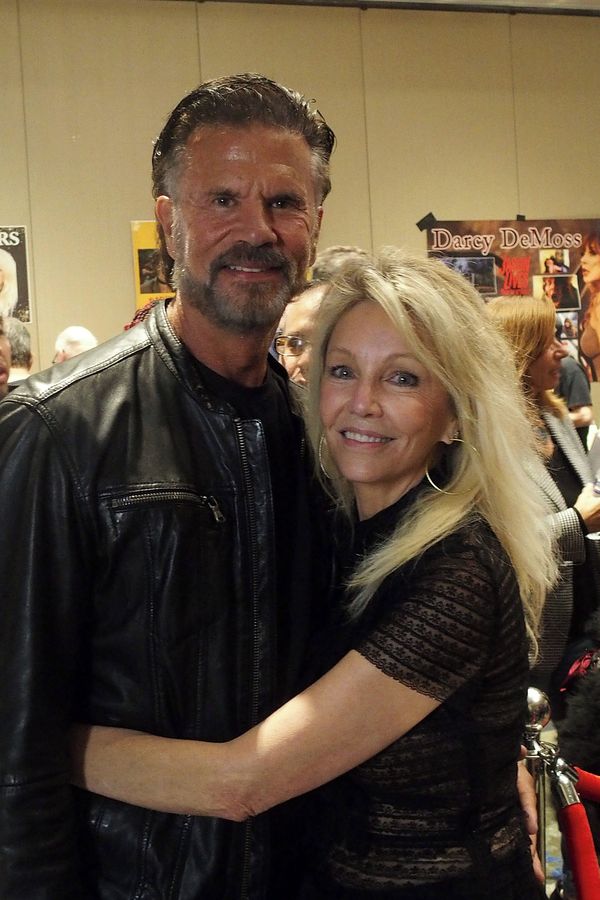 Po čtyřech dekádách přátelství skončili spolu: Odpadlík a Amanda z Melrose Place si poprvé vyrazili jako oficiální pár - fotka 1/1