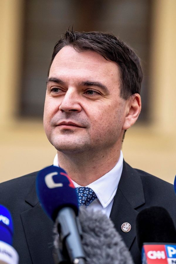 Petr Macinka sdílel video z mimořádné schůze ve Sněmovně: Opozici se nebude líbit, on se skvěle baví - fotka 1/1