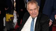 Osmdesátiny Jaroslavy Obermaierové: Miloš Zeman dal herečce hodně originální dárek. Ze židle zvedl nejen ji