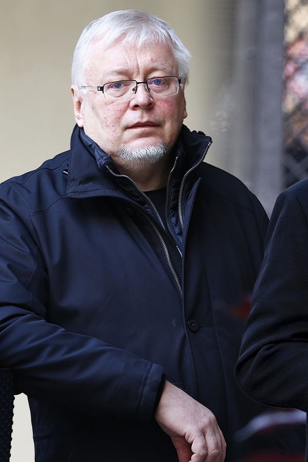 Známý spisovatel vytrollil ministra Klempíře: Nechci platit daně a jezdit vpravo, zrušíte to? zeptal se Motoristy - fotka 1/1