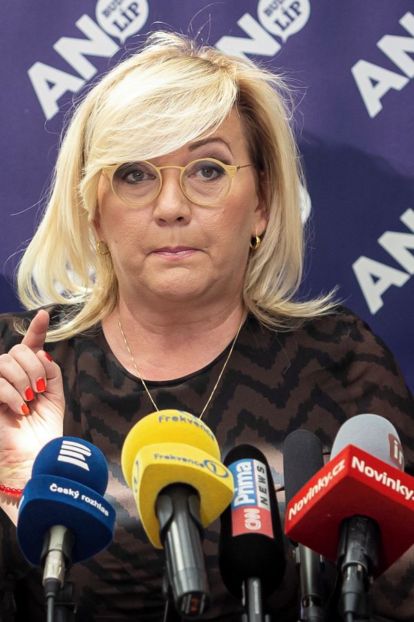 Schillerka a Juchelka se svým speciálem narazili: Šklíba a Votlema, zaznělo na adresu diblících se ministrů - fotka 1/1