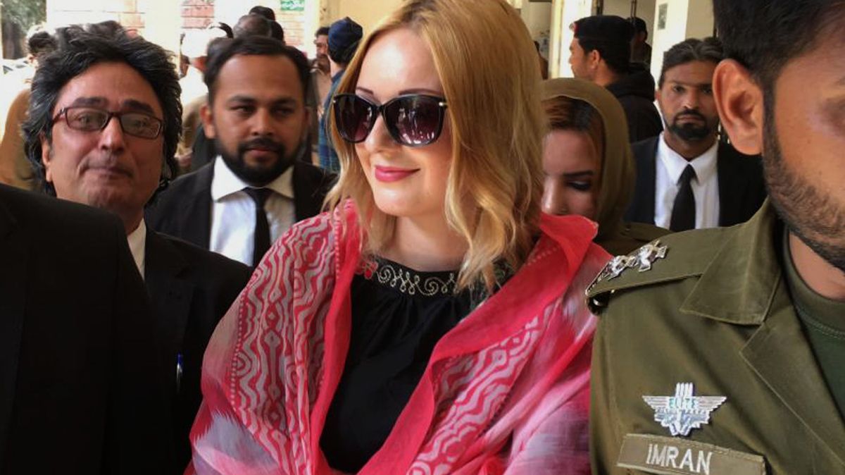 Bývalá pašeračka Tereza Hlůšková. Seděla v pákistánském vězení, teď je vzornou maminkou. Pochlubila se synem