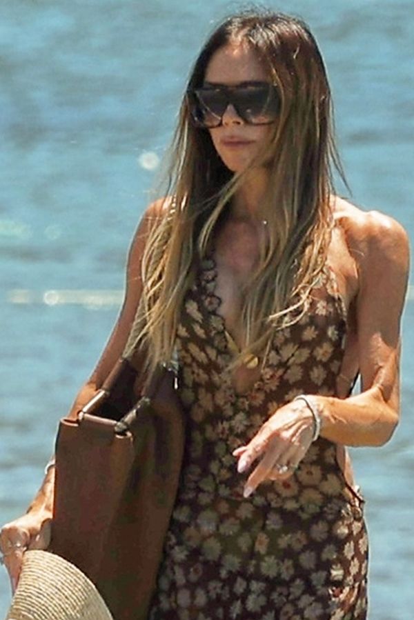Harper Beckham nosí luxus za statisíce i máminy šaty, které Victoria oblékla před pár dny! - fotka 1/1