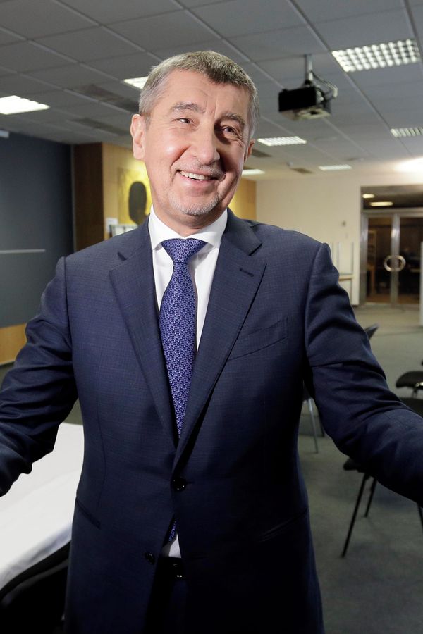 Zpáteční letenku už si nekupujte! Andrej Babiš rochnící se v moři rozpoutal peklo. Opakuje se hlavně jedna výčitka - fotka 1/1