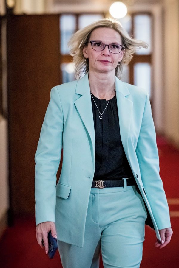 Ministryni, jež nejezdí na drahé dovolené, ráda tančí u tyče a bydlí za pakatel, trollí i Fiala. Babišovi slíbil pomoc  - fotka 1/1