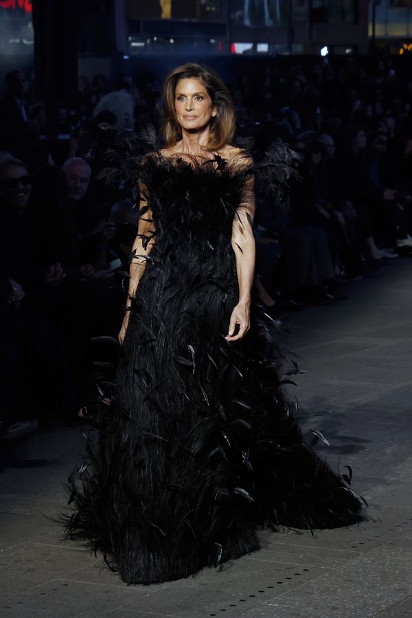 Cindy Crawford se v šedesáti vrátila z modelingového důchodu na přehlídkové molo: Takhle to dopadlo! - fotka 1/1