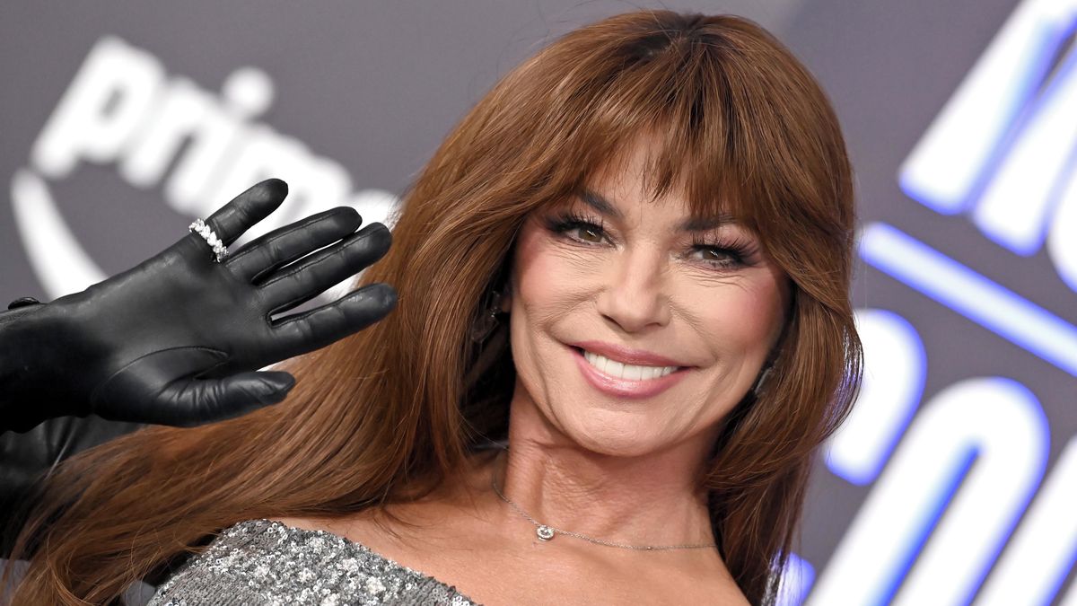 Takhle vypadá v šedesáti country legenda Shania Twain: Zpívá dál a k tomu moderuje. Teď překvapila zcela novým účesem
