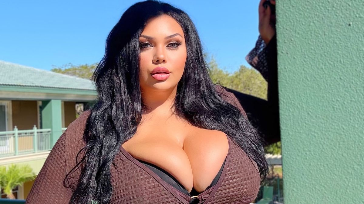 Obézní influencerka kritizuje injekce na hubnutí a plastiky: Lidé už nevědí, jak vypadají přirozená těla