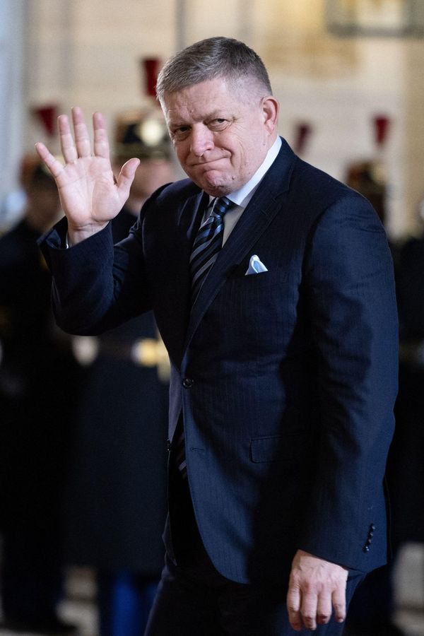 Namakané svaly, kliky i plavání v ledové vodě: Robert Fico je dva roky po atentátu ve formě, fanynky hýkají blahem - fotka 1/1