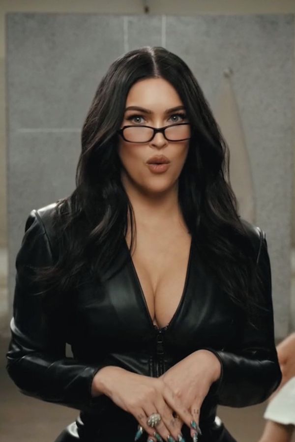 40 oslavila tak, jak to umí jen Megan Fox: Čtyřnásobná máma nažhavila fanoušky snímky se zapálenou sirkou v ústech - fotka 1/1