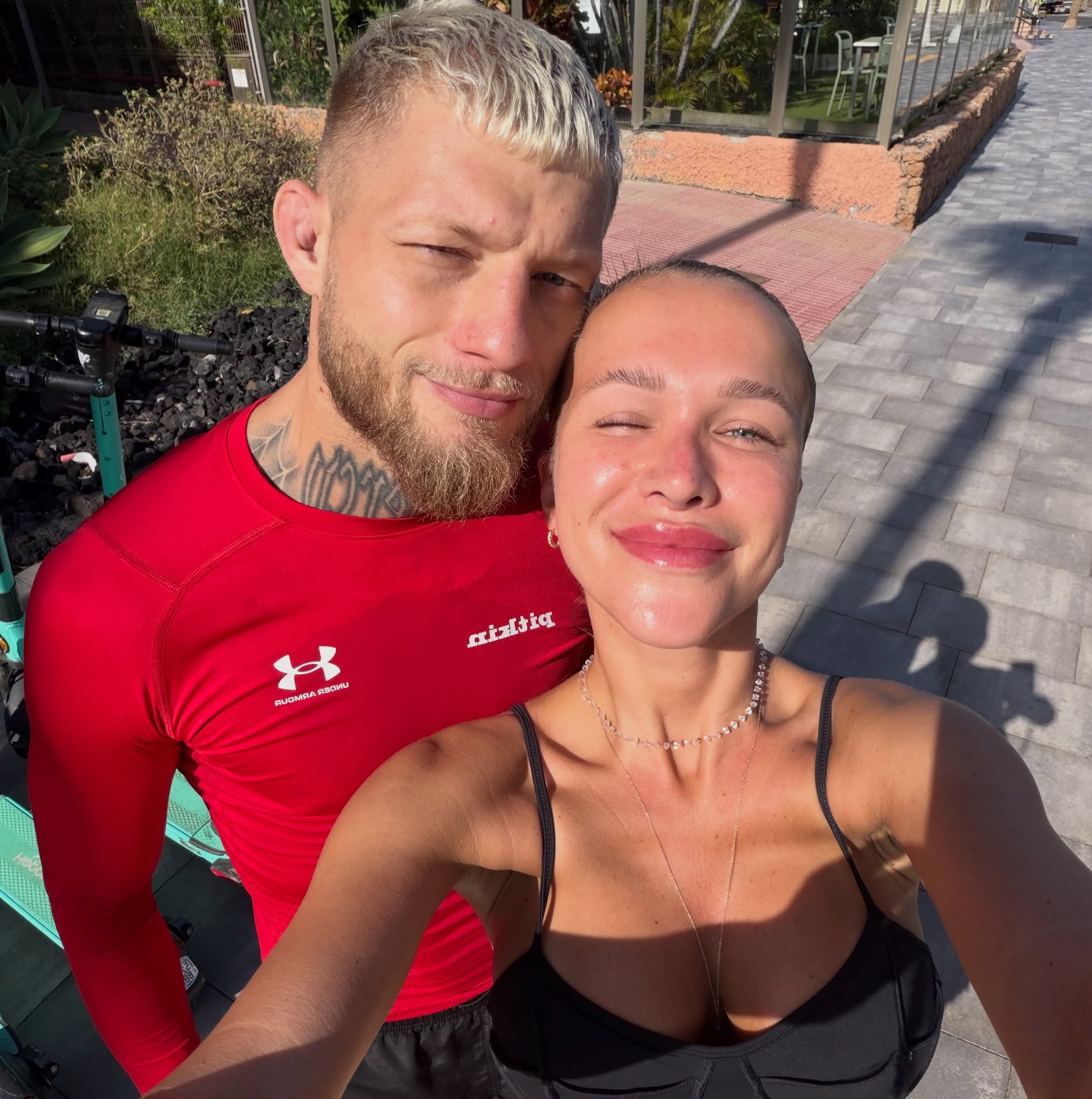 Nela Slováková odhodila vrchní díl bikin a vyšpulila zadek do objektivu! S MMA  zápasníkem sdíleli žhavý snímek - Super.cz