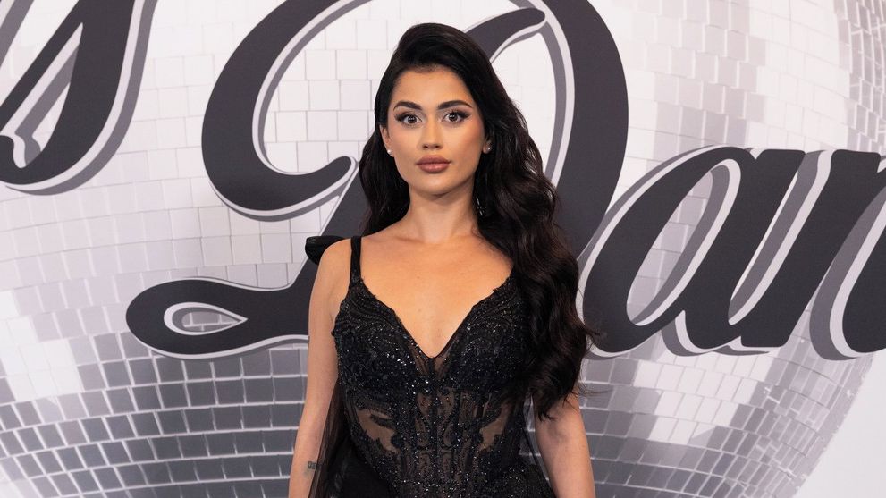 Ta prsa nemají chybu! Azra z Růže vystavila své nové silikonové trojky nahoře bez. Fanouškům spadla ze sexy snímků brada