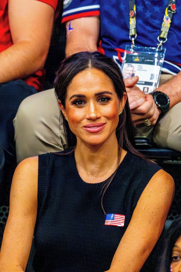 Svoji svatbu před 8 lety nazvala Meghan cirkusem pro média. Teď z ní sází jednu fotku za druhou. Nechybí ani líbačka   - fotka 1/1