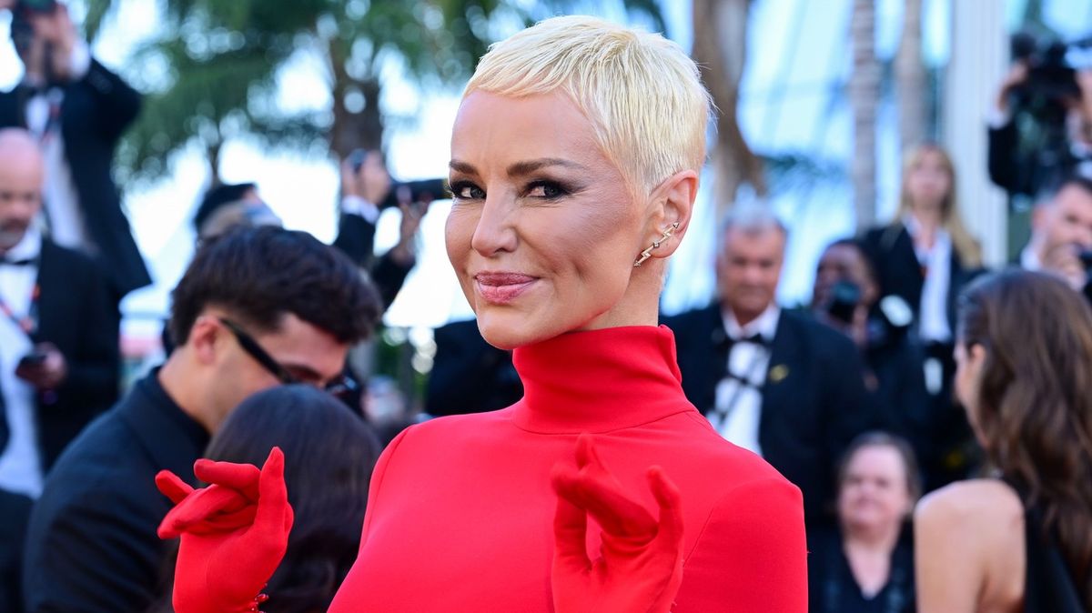 Slovenská krása dorazila do Cannes: Na krátko ostříhaná Adriana Sklenaříková mezitím čelí kritice od exmanžela
