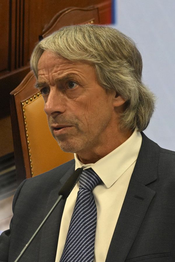Glosa: Fuj, to se nedělá, Andy! Babiš vyrazil Béma esemeskou a Pavka se stal onucí na jedno použití - fotka 1/1