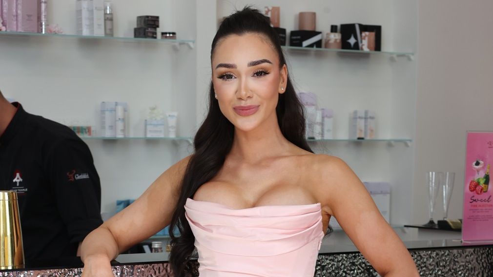 Poprvé od zásnub s Dejdarem ve společnosti: Veronica Biasiol zazářila v sexy šatech s nadupaným dekoltem