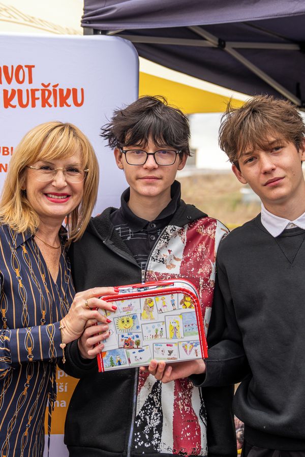 Už jsou stejně vysocí jako máma: Štěpánku Duchkovou její dvojčata přerůstají, uchvátil je svět šoubyznysu - fotka 1/1