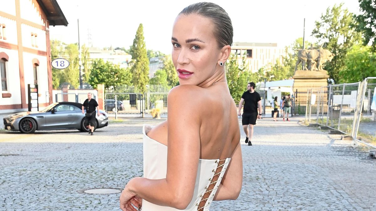 Nechutná a odporná! Tak se Nela Slováková cítila před měsícem ve svém těle. Teď ukázala, jak vypadá v titěrných bikinách