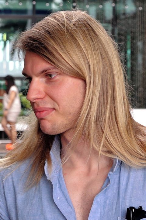 Dlouhovlasý Legolas, který už se účastnil seznamky Mama, ožeň ma, se stal miláčkem vily: Co na něj říkáte?