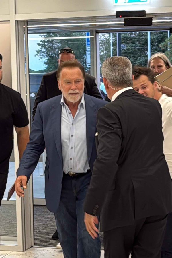 Fanoušci Arnolda Schwarzeneggera zaplatili za osobní setkání s hercem 20 tisíc: Realita je zaskočila - fotka 1/1