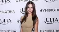 Nahá prsa a panenka u bradavky: Emily Ratajkowski šokuje novými fotkami. A píše o své roztržené vagině
