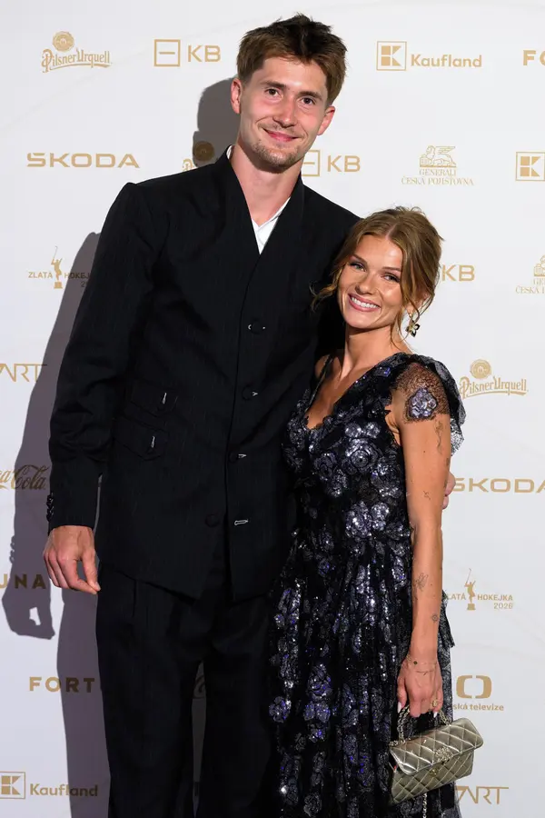 V těchto šatech málem řekla Martinu Nečasovi ano před oltářem: Partnerka hráče NHL se ukázala ve svatebním - fotka 1/1