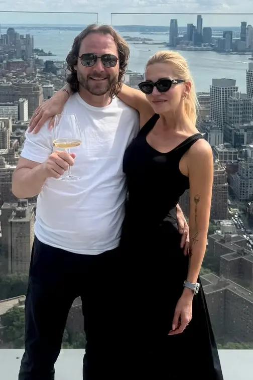 Vášnivá líbačka s Nedvědem i pořádná italská veselice! Dara Rolins zveřejnila dosud neviděné momenty ze svatby - fotka 1/1