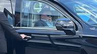 Terminátor je v Praze! Schwarzenegger přiletěl jako elegán, takhle mu to sekne