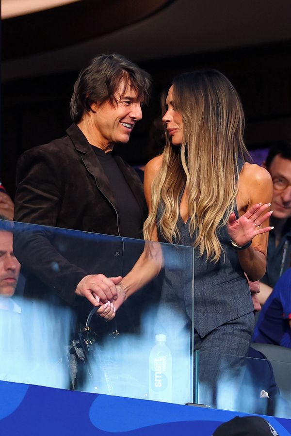 Lidé na internetu šílí z videa, kde Tom Cruise líbá ruku Victorii Beckham - fotka 1/1